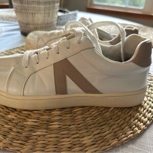 MIA italia White and Tan woman’s Sneakers size 8